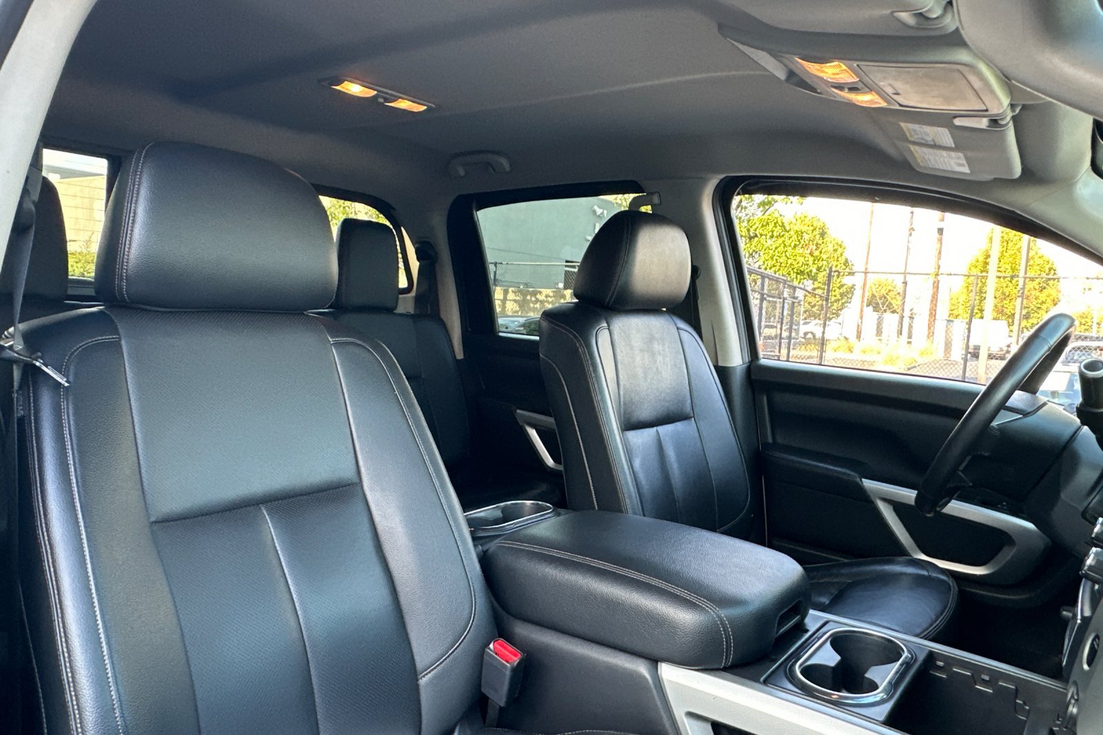 Used 2018 Nissan Titan SL AWD/4WD image 33