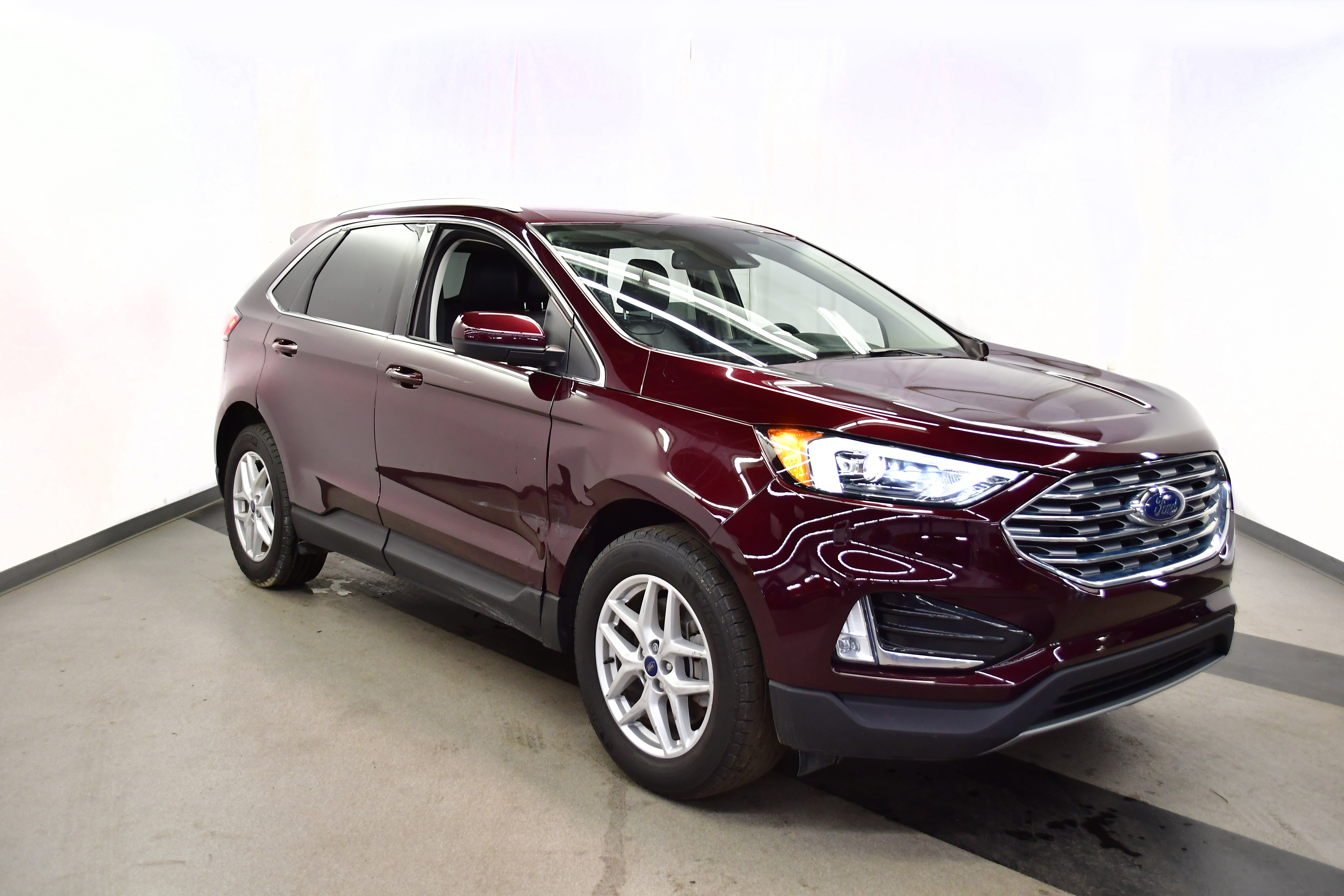 Used 2022 Ford Edge SEL w/ Convenience Package image 2