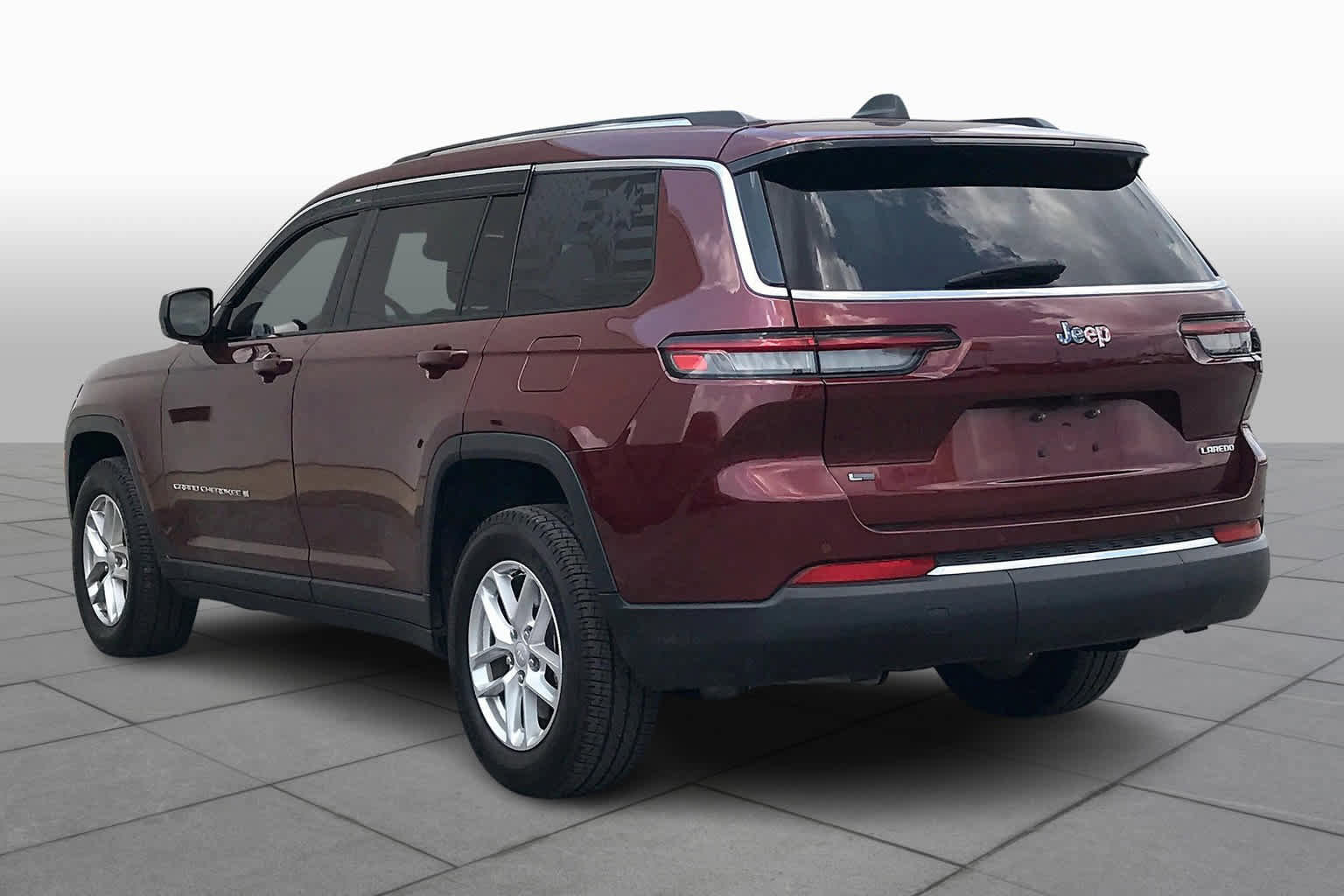 Used 2021 Jeep Grand Cherokee L Laredo w/ Luxury Tech Group I image 11