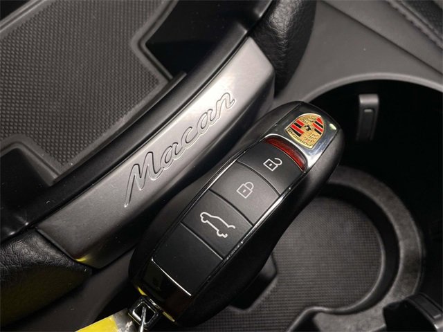 Used 2025 Porsche Macan image 43