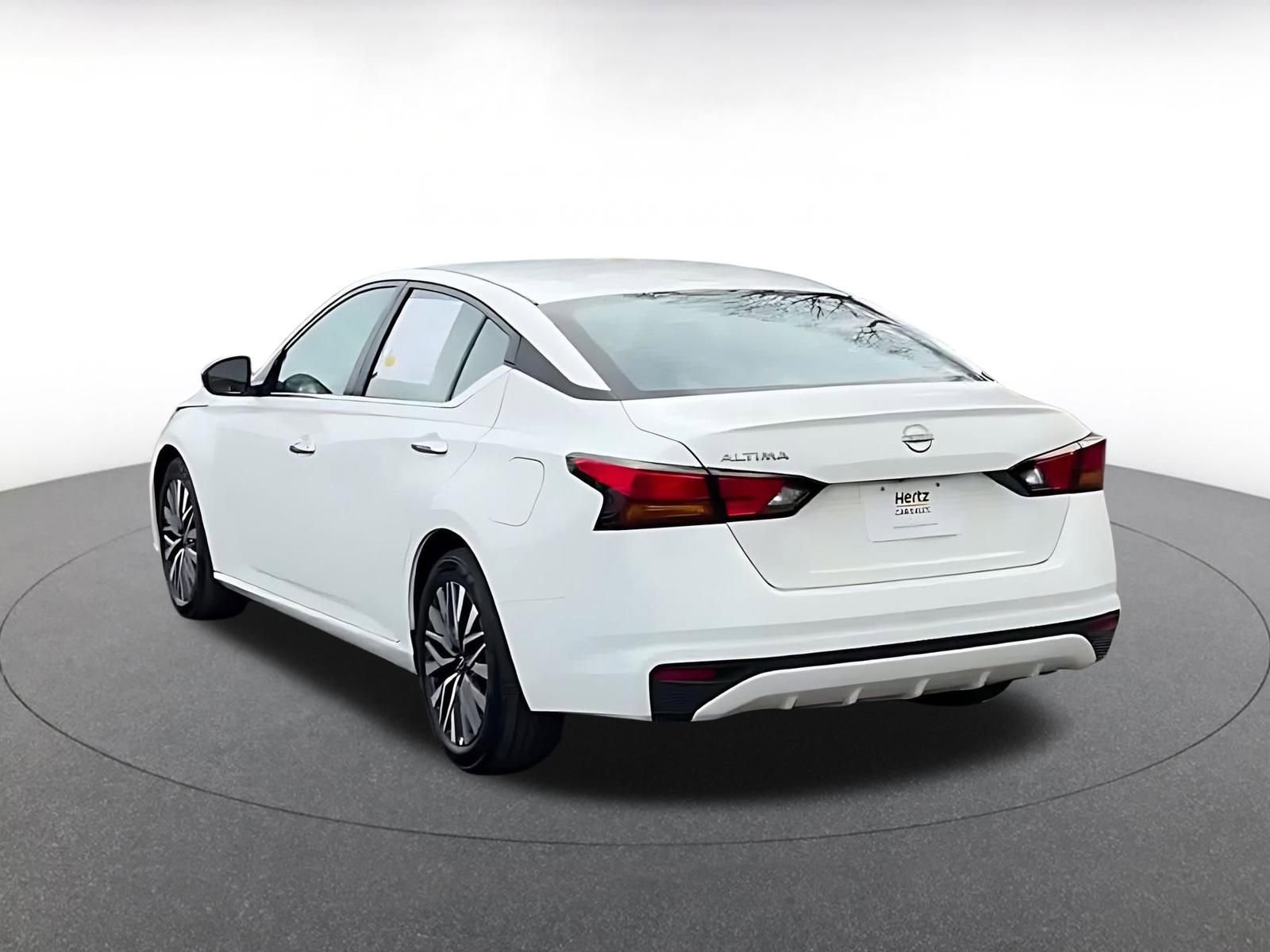 Used 2025 Nissan Altima 2.5 SV image 11