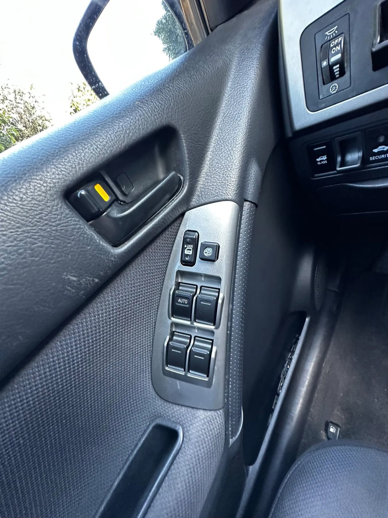 Used 2005 Toyota Matrix FWD image 26