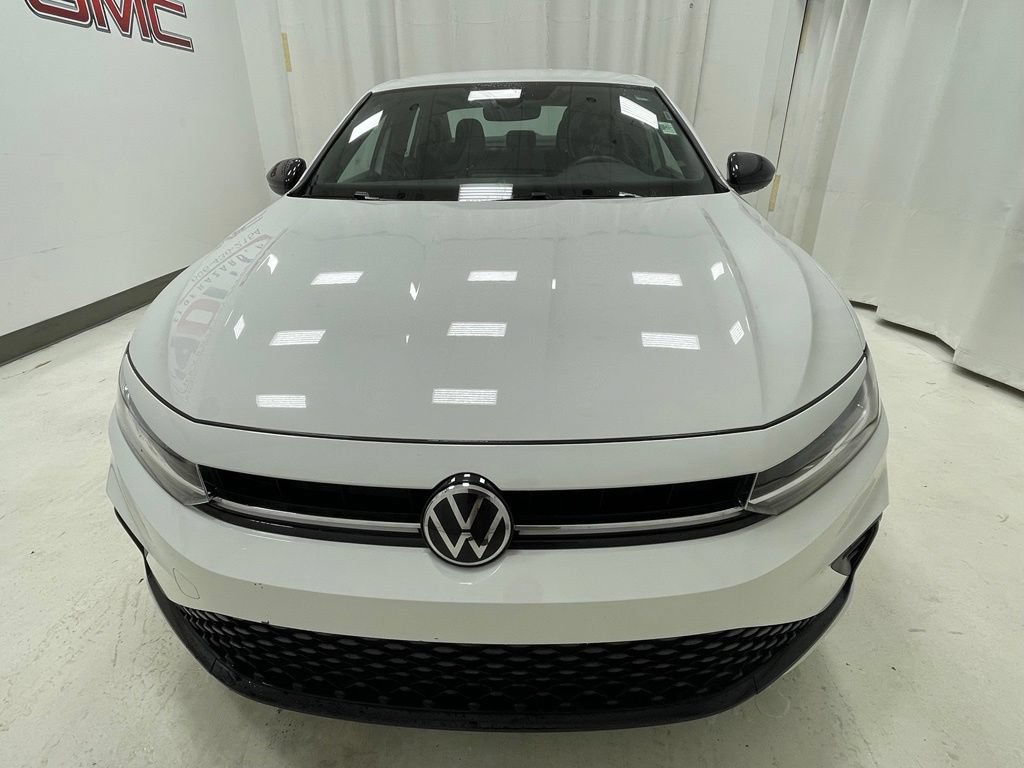 Used 2025 Volkswagen Jetta Sport FWD image 2