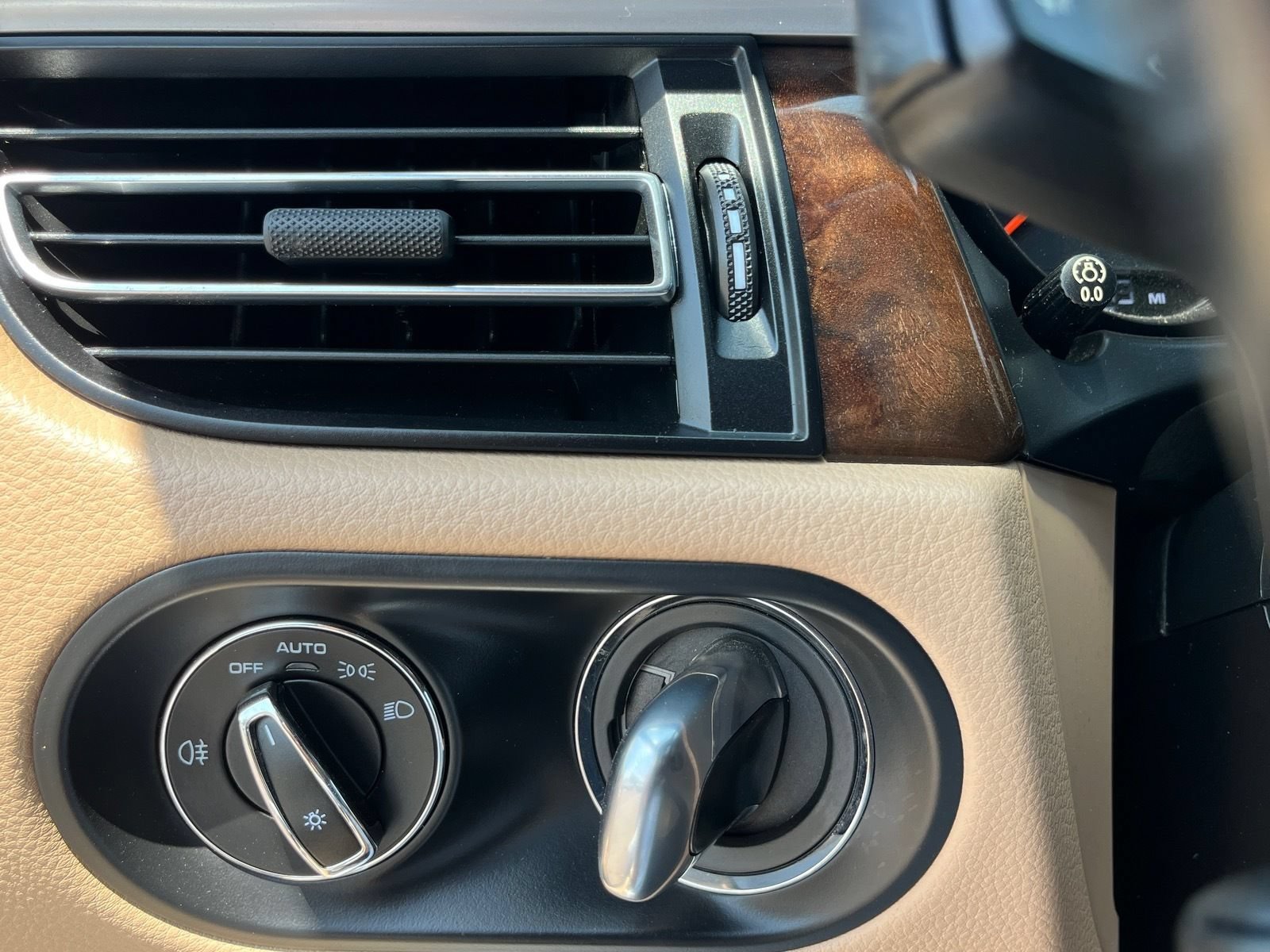 Used 2019 Porsche Macan AWD/4WD image 29