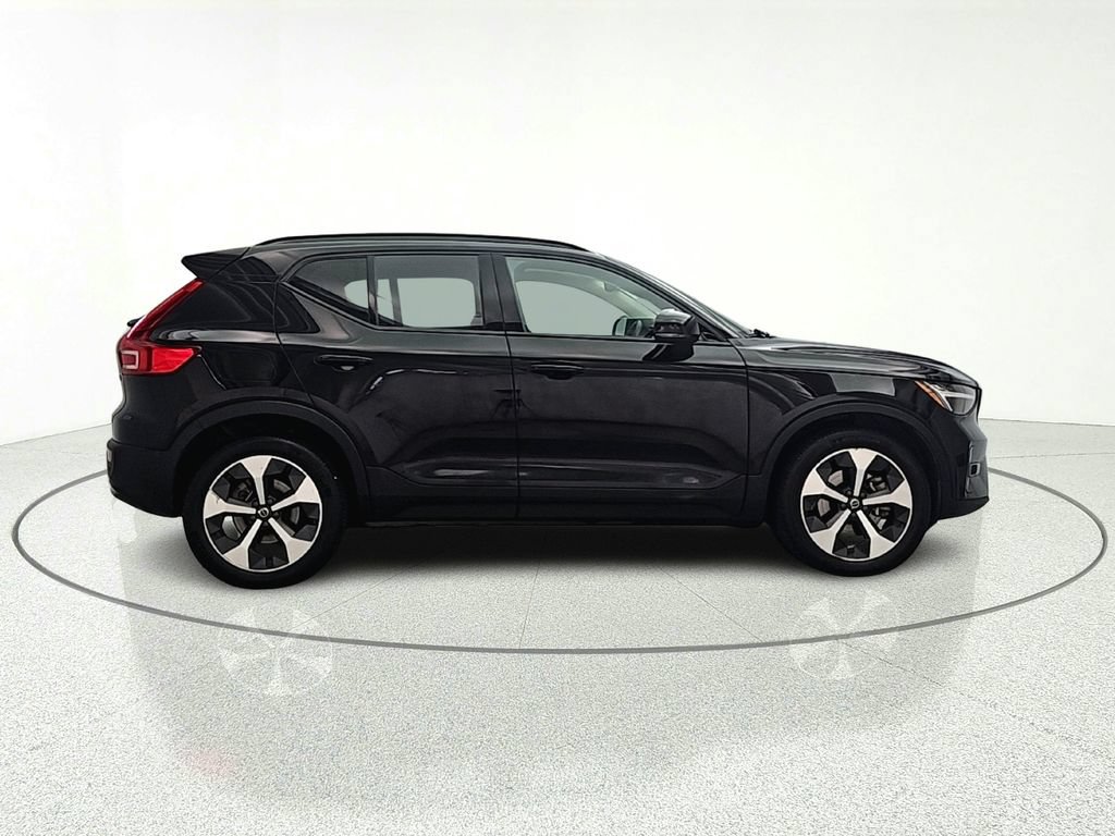 Used 2023 Volvo XC40 B5 Plus AWD/4WD image 8