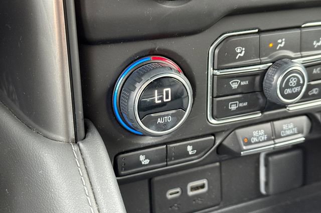 Used 2023 Chevrolet Tahoe Z71 w/ Luxury Package image 29