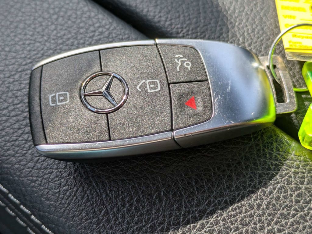 Used 2024 Mercedes-Benz GLB 250 image 33