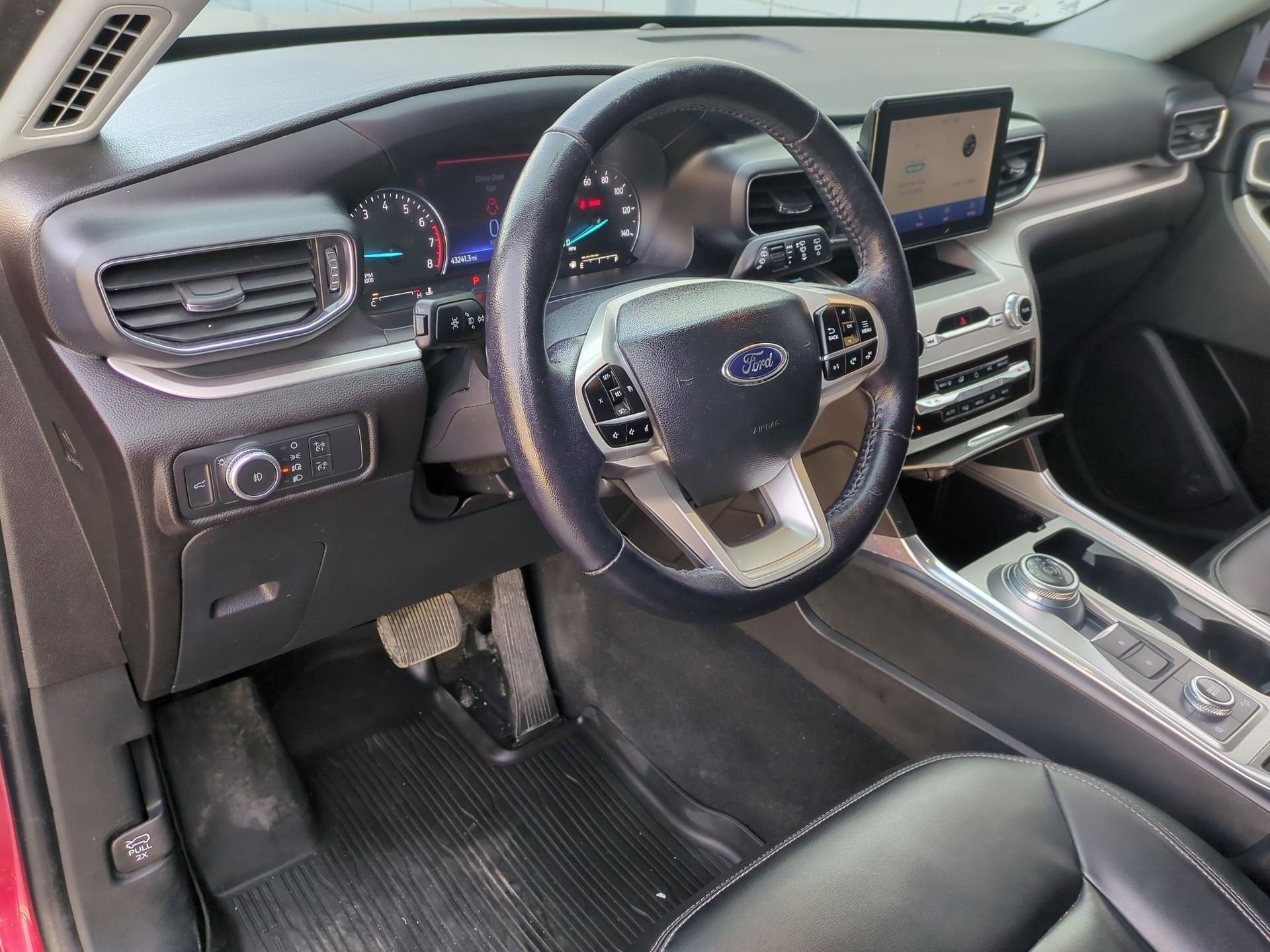 Used 2022 Ford Explorer XLT w/ Equipment Group 202A AWD/4WD image 10