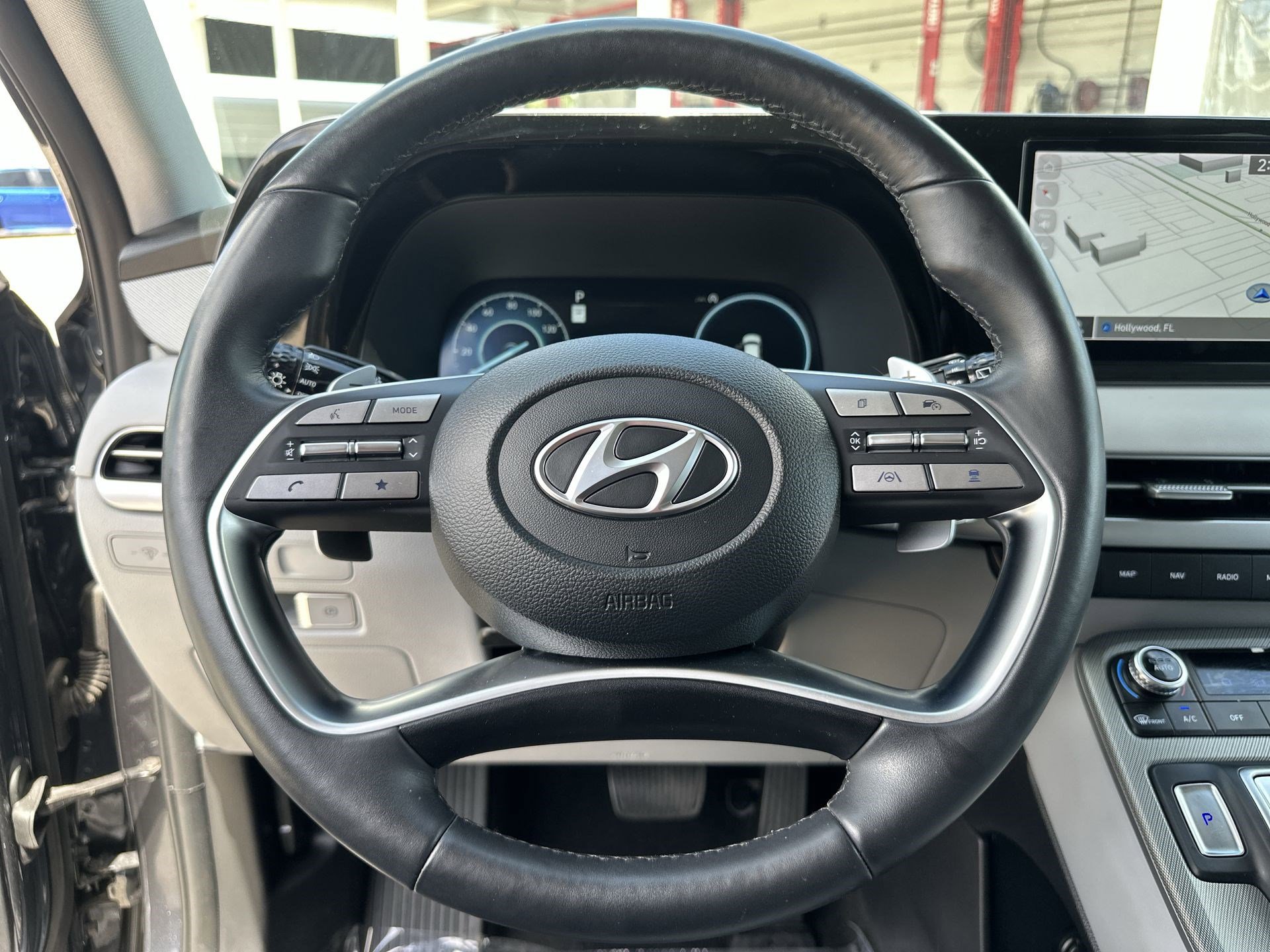 Used 2024 Hyundai Palisade SEL w/ Premium Package image 11