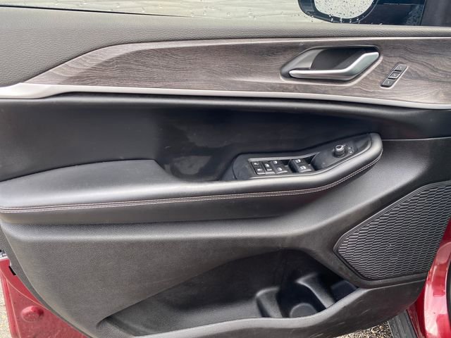 Used 2023 Jeep Grand Cherokee Limited AWD/4WD image 16