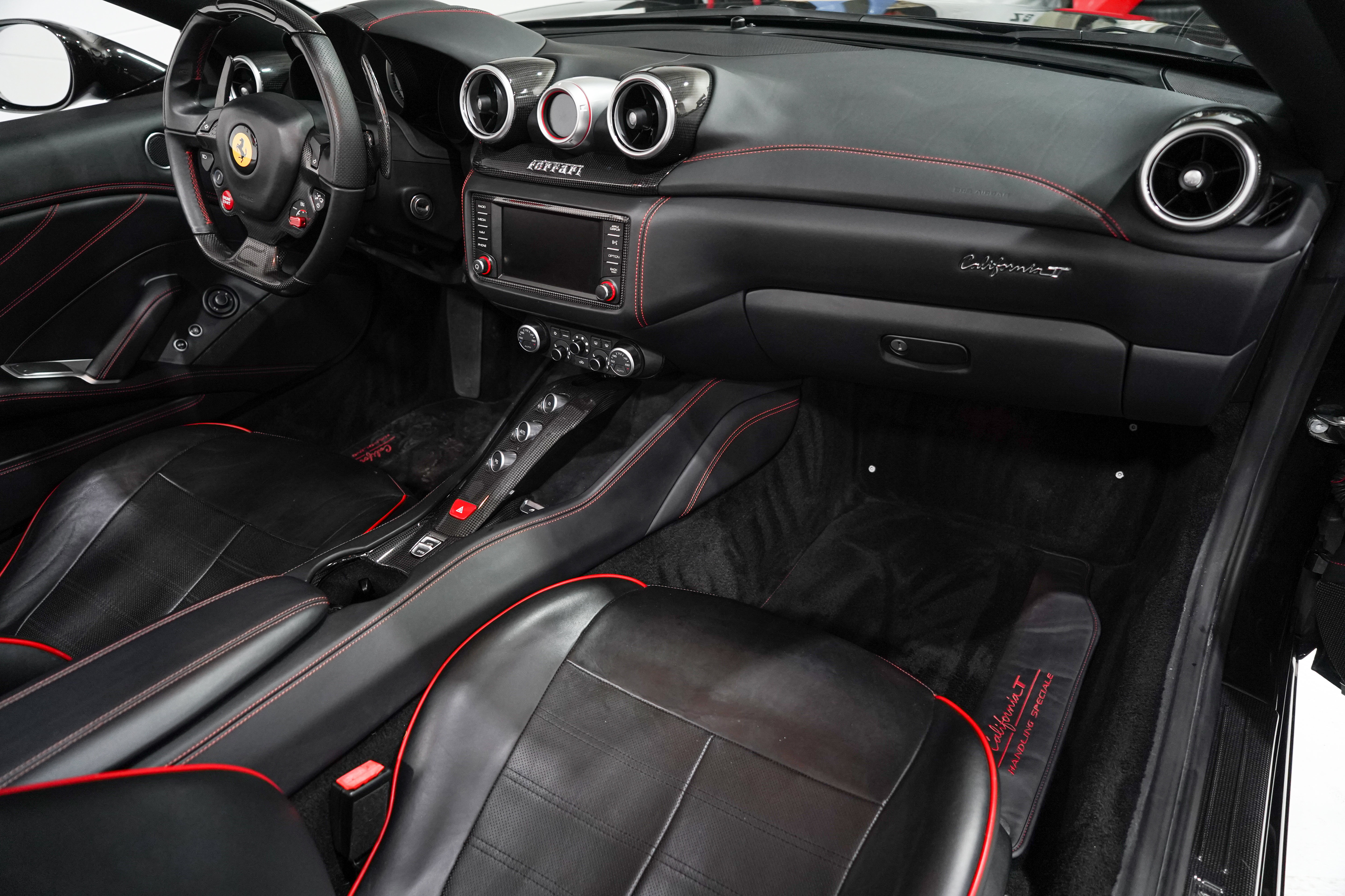 Used 2016 Ferrari California T RWD image 16