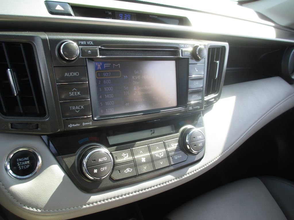 Used 2013 Toyota RAV4 Limited image 22