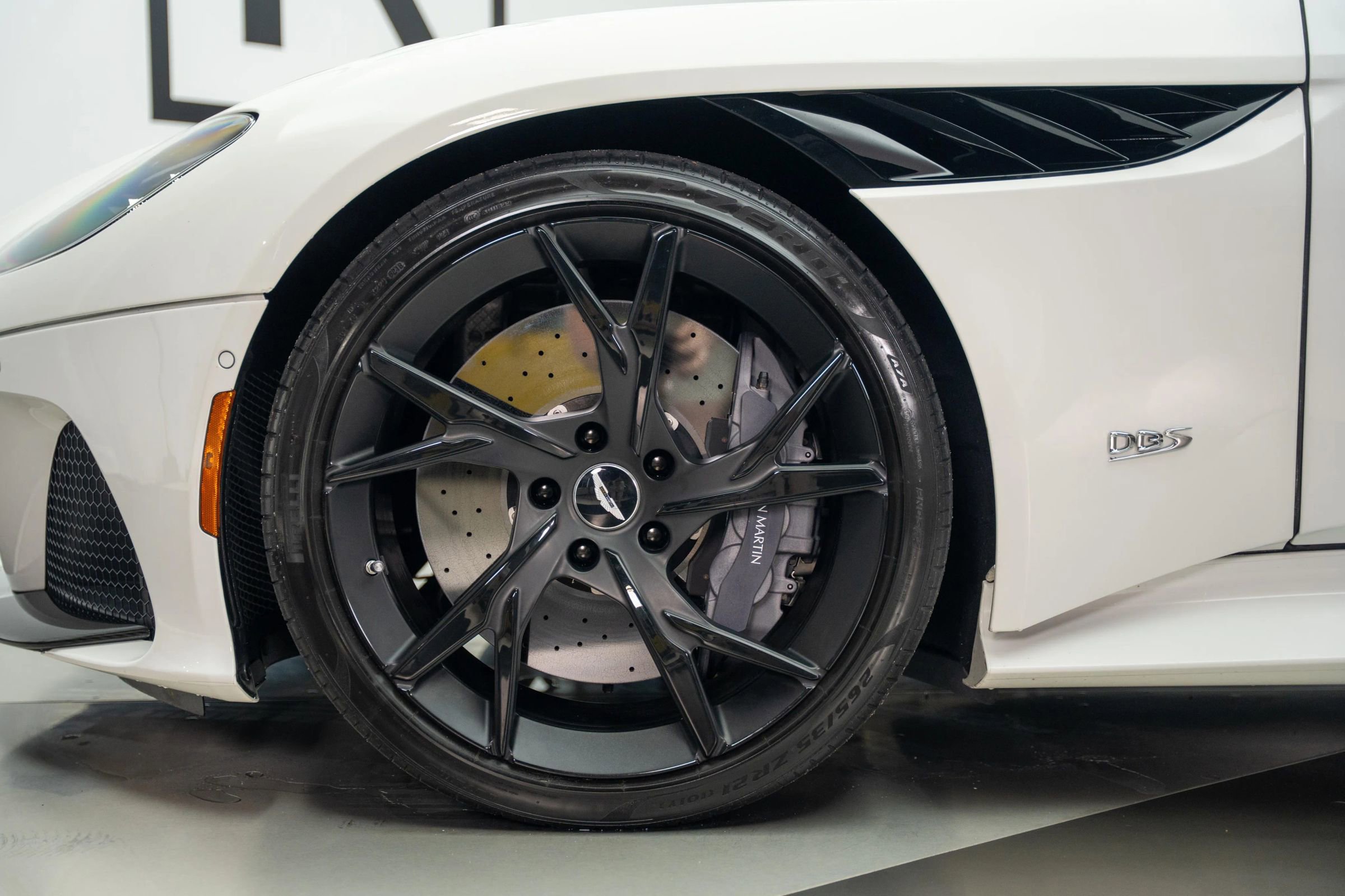 Used 2019 Aston Martin DBS Superleggera image 5