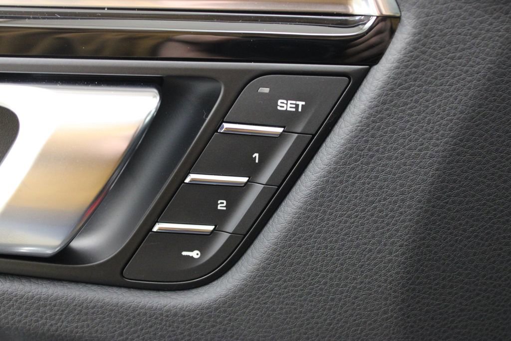 New 2026 Porsche Macan image 24