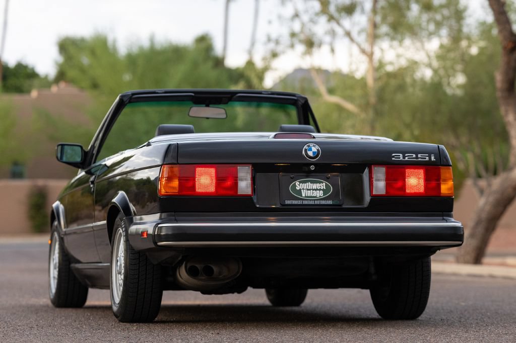 Used 1990 BMW 325i Convertible RWD image 25