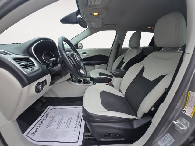 Used 2017 Jeep Compass Latitude w/ Popular Equipment Group AWD/4WD image 9