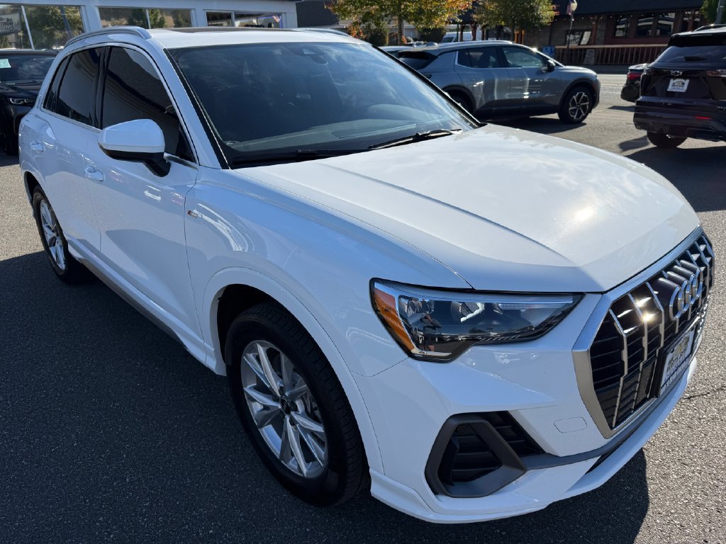 Used 2022 Audi Q3 2.0T Premium w/ Convenience Package AWD/4WD image 3