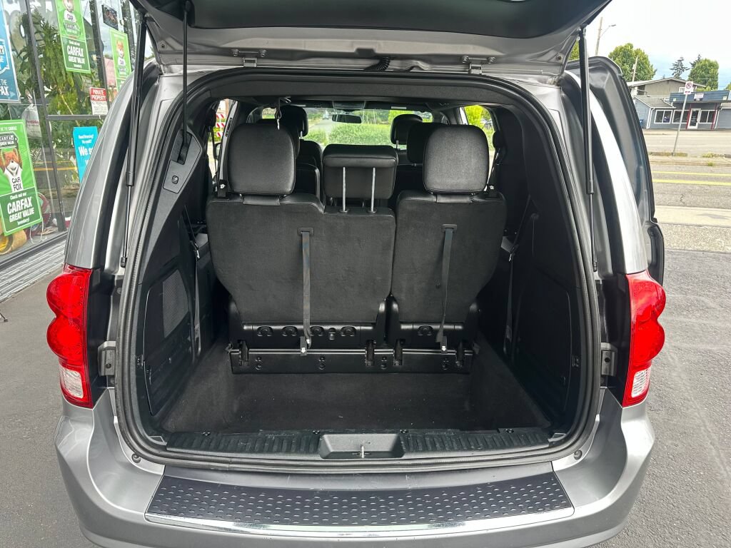 Used 2016 Dodge Grand Caravan R/T FWD image 12