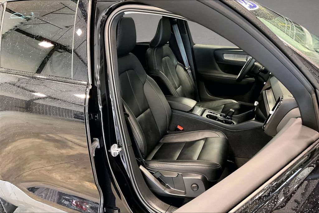 Certified 2024 Volvo XC40 B5 Core AWD/4WD image 30