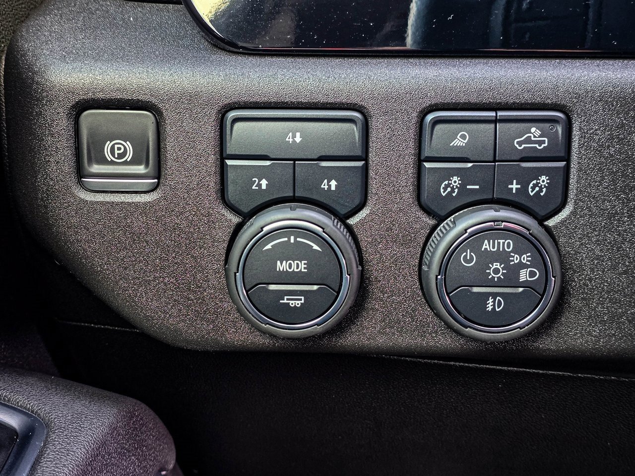 Used 2025 Chevrolet Silverado 2500 LT w/ Trail Boss Package image 28