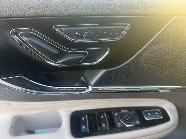 Certified 2024 Lincoln Corsair FWD w/ Equipment Group 101A image 13