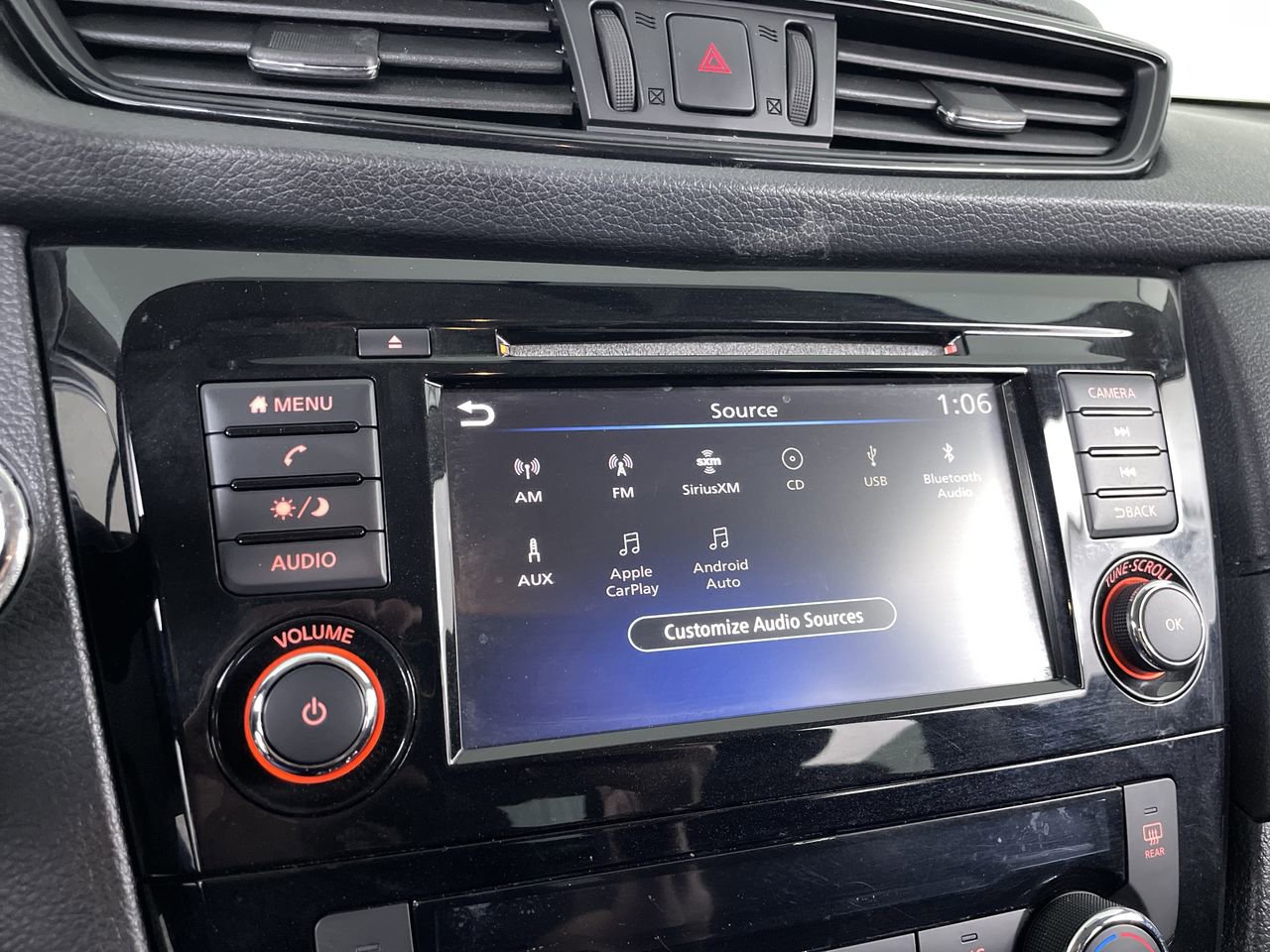 Used 2018 Nissan Rogue SV FWD image 14
