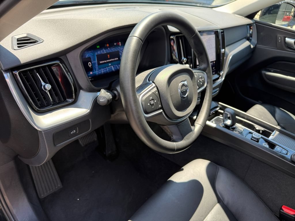 Used 2025 Volvo XC60 B5 Core AWD/4WD image 29
