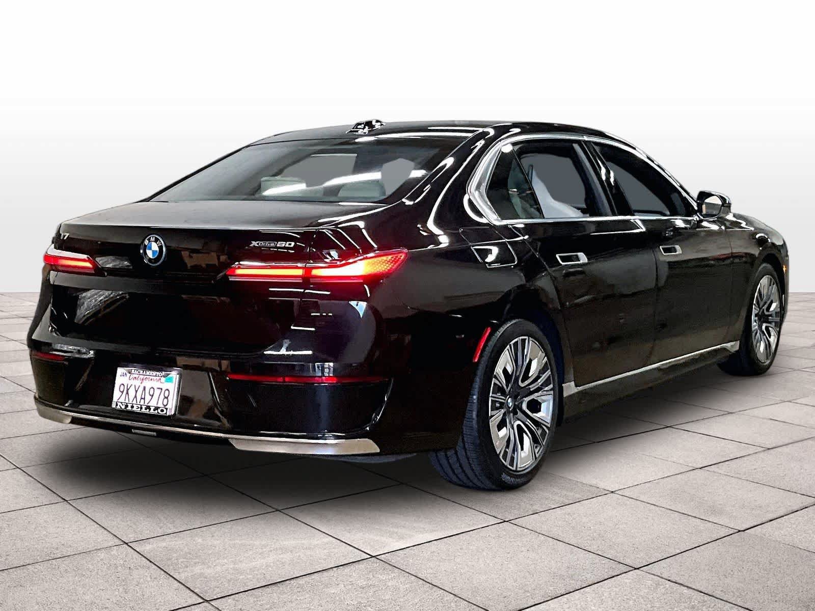 Used 2024 BMW i7 xDrive60 w/ Executive Package AWD/4WD image 16