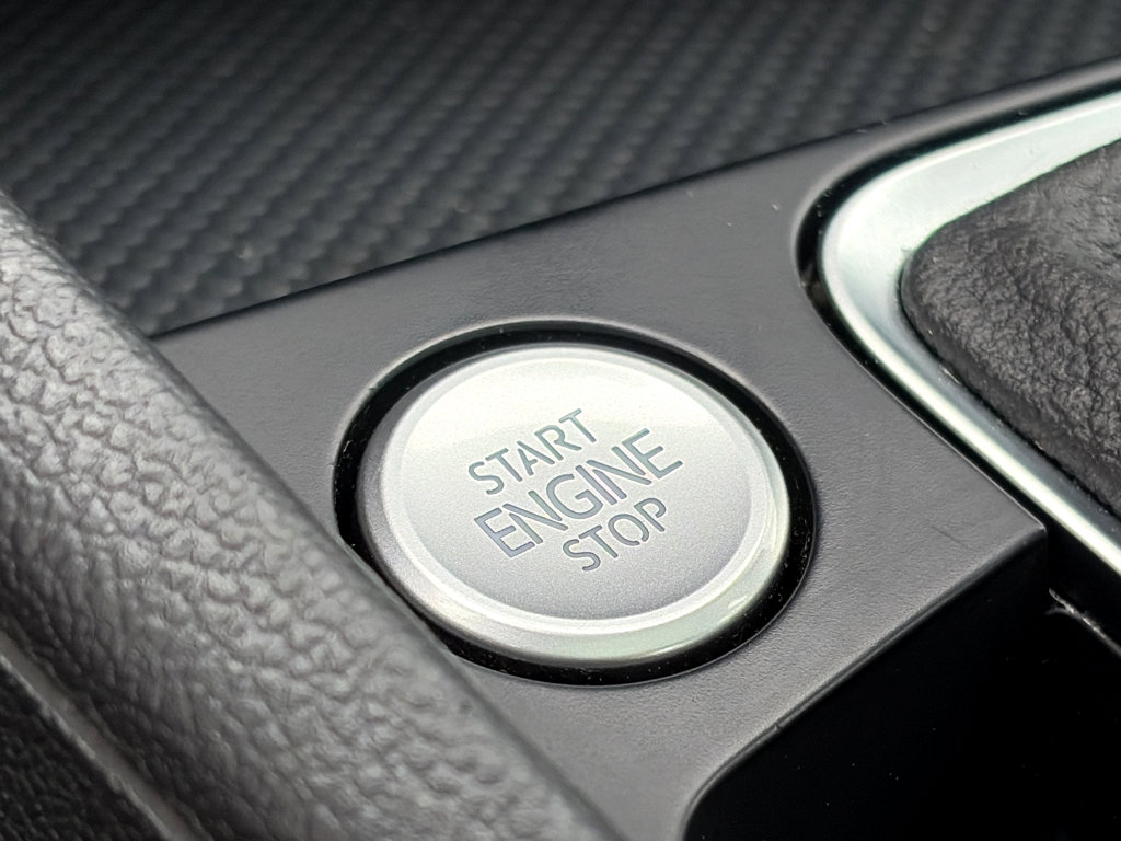 Used 2024 Volkswagen Jetta SE image 8