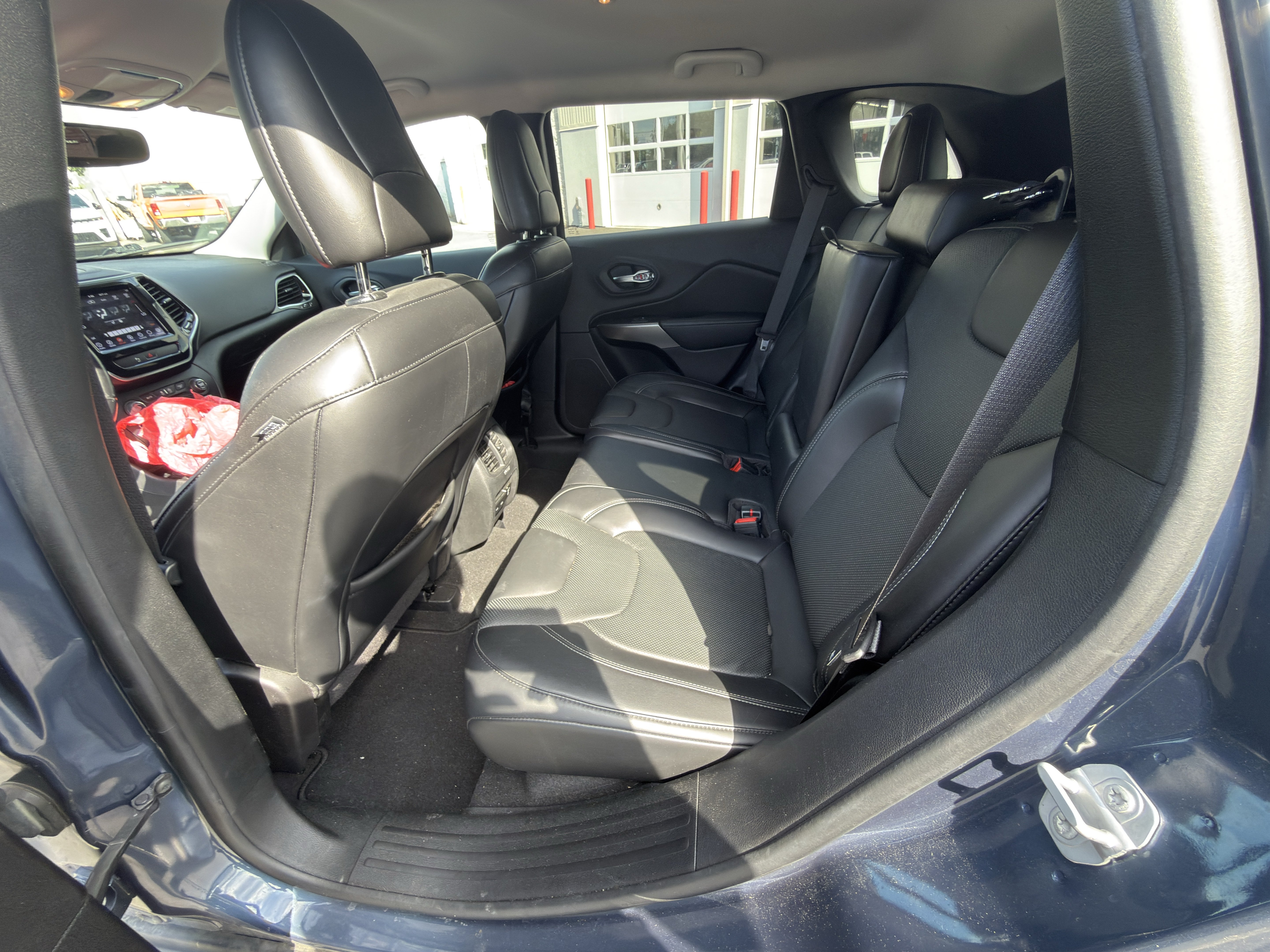 Used 2019 Jeep Cherokee Limited AWD/4WD image 21