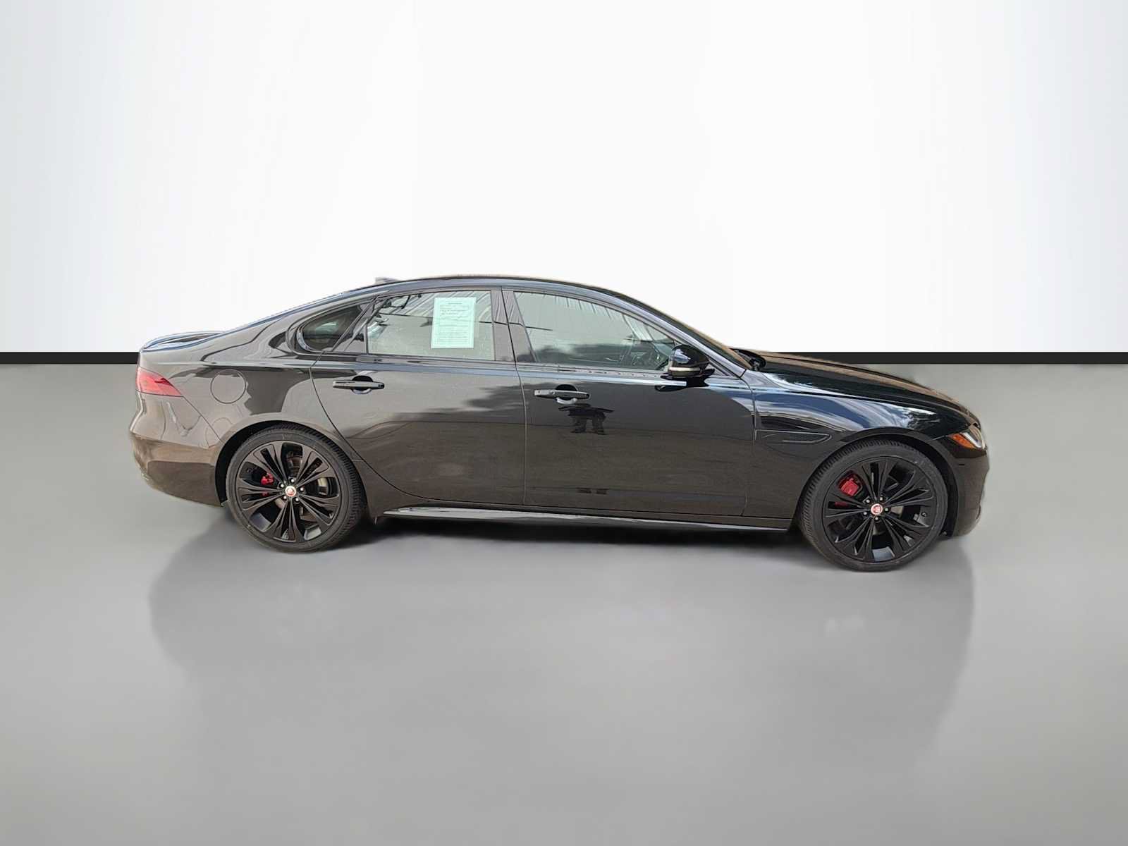 Certified 2023 Jaguar XF R-Dynamic SE AWD/4WD image 7