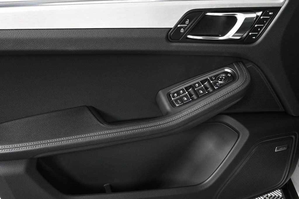 Certified 2026 Porsche Macan image 6