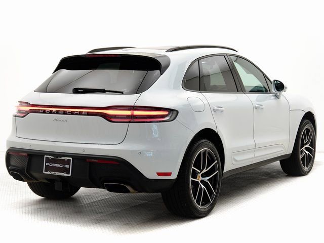 Certified 2025 Porsche Macan AWD/4WD image 34