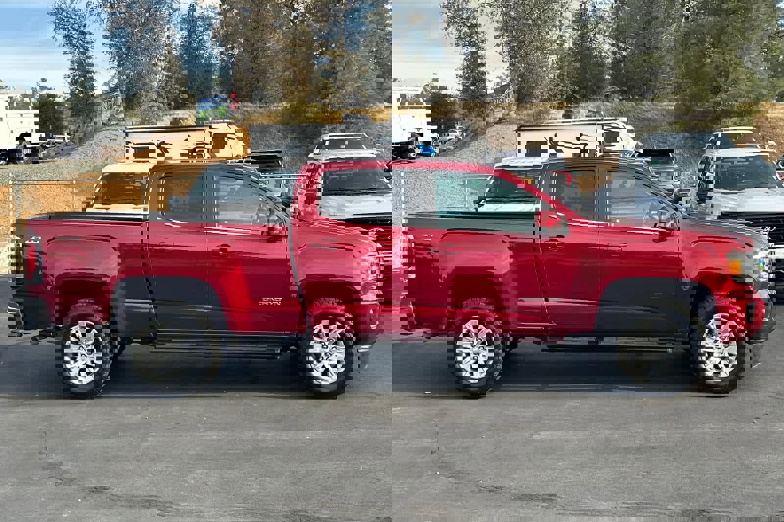 Used 2017 GMC Canyon SLE image 3