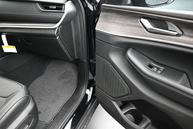 New 2026 Jeep Grand Cherokee Limited AWD/4WD image 17
