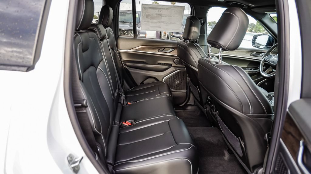 New 2026 Jeep Grand Cherokee Limited w/ Limited Altitude Package AWD/4WD image 20