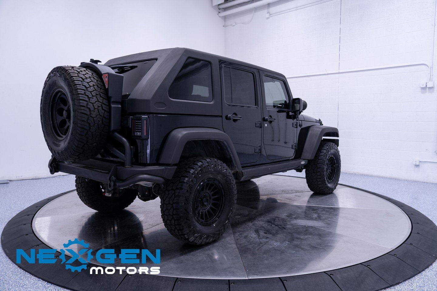 Used 2011 Jeep Wrangler Unlimited Rubicon image 39
