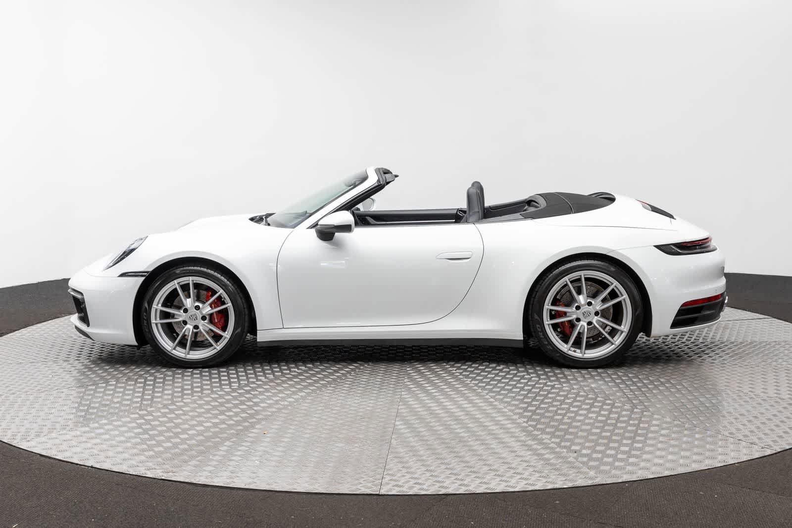 Used 2020 Porsche 911 Carrera RWD image 3