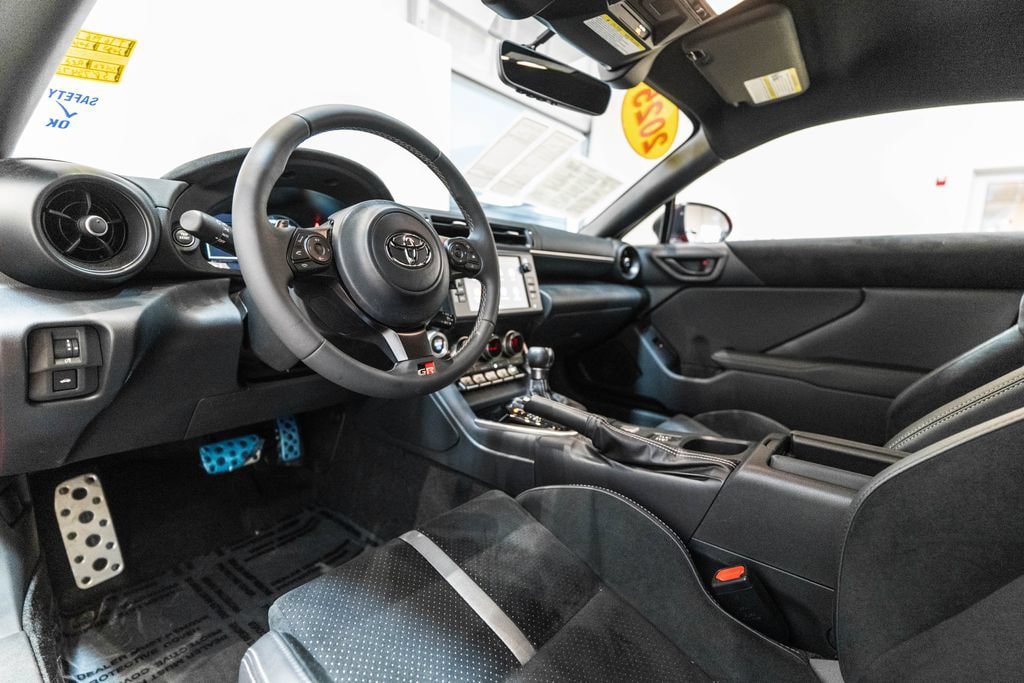 Certified 2025 Toyota GR86 Premium w/ ALL Weather Mat Package (TMS) RWD image 4