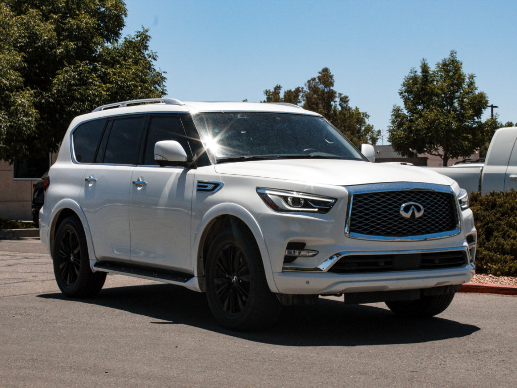 Used 2023 INFINITI QX80 Luxe w/ Cargo Package AWD/4WD image 3
