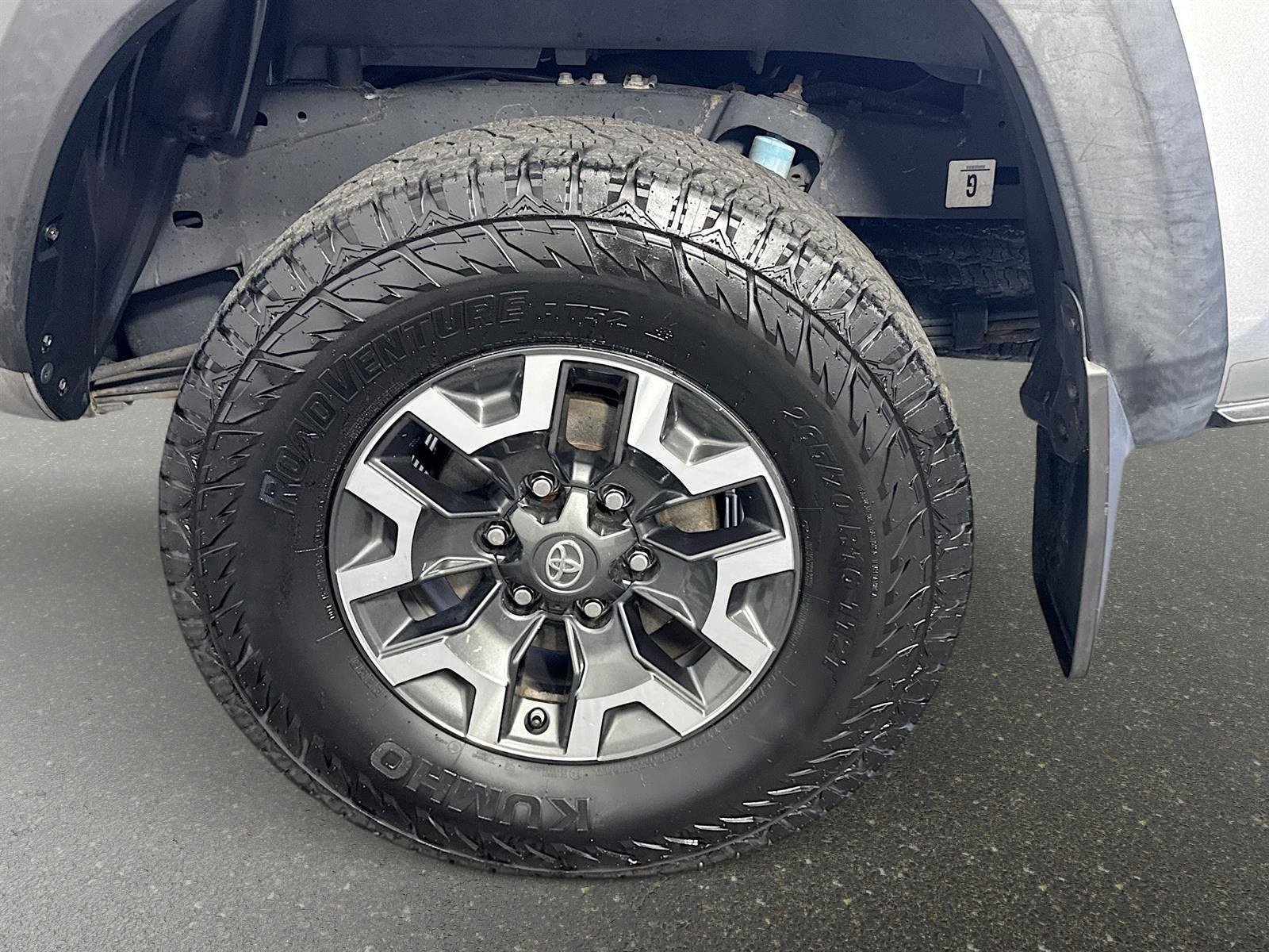 Used 2019 Toyota Tacoma TRD Off-Road w/ Technology Package AWD/4WD image 28