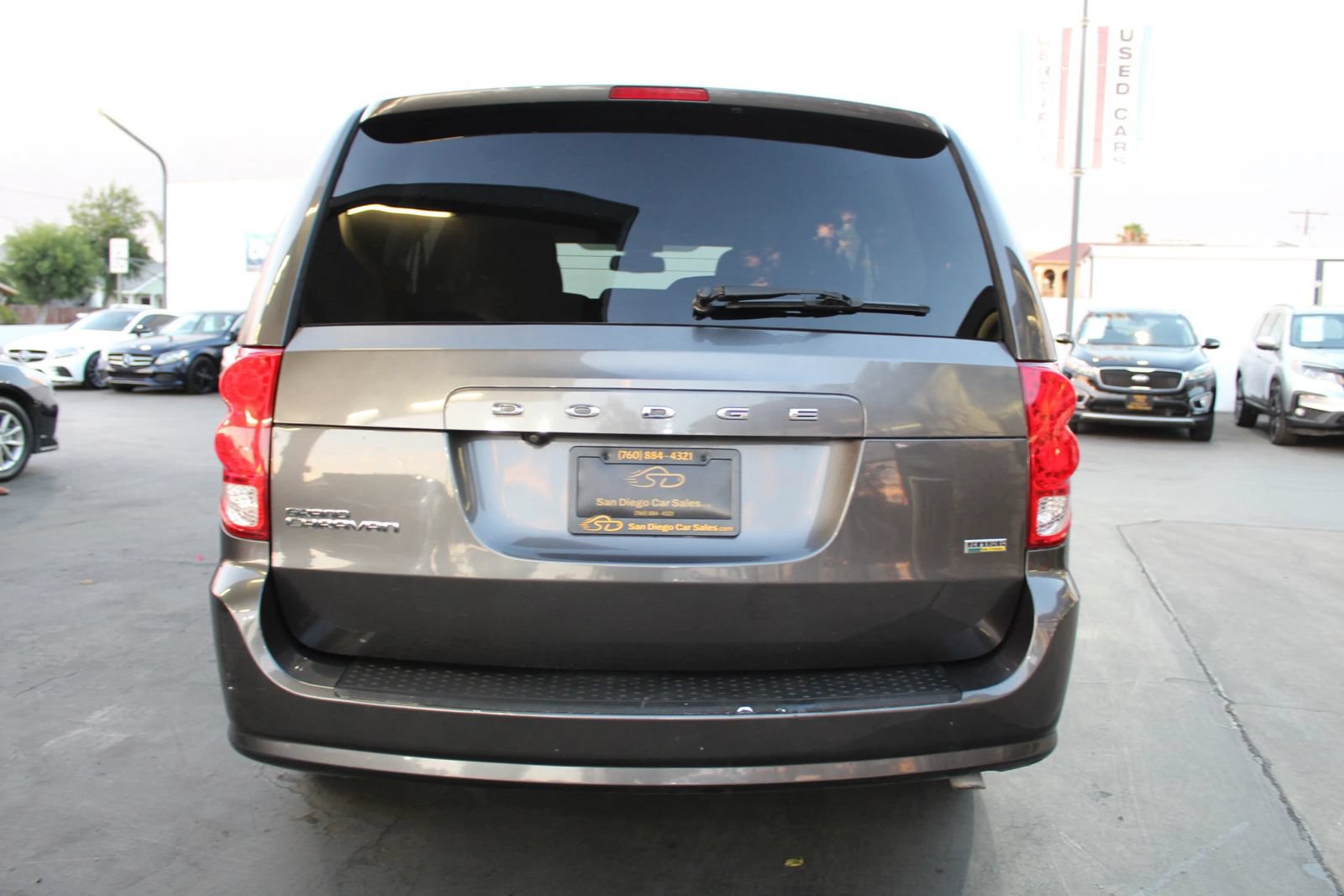 Used 2019 Dodge Grand Caravan SE FWD image 4