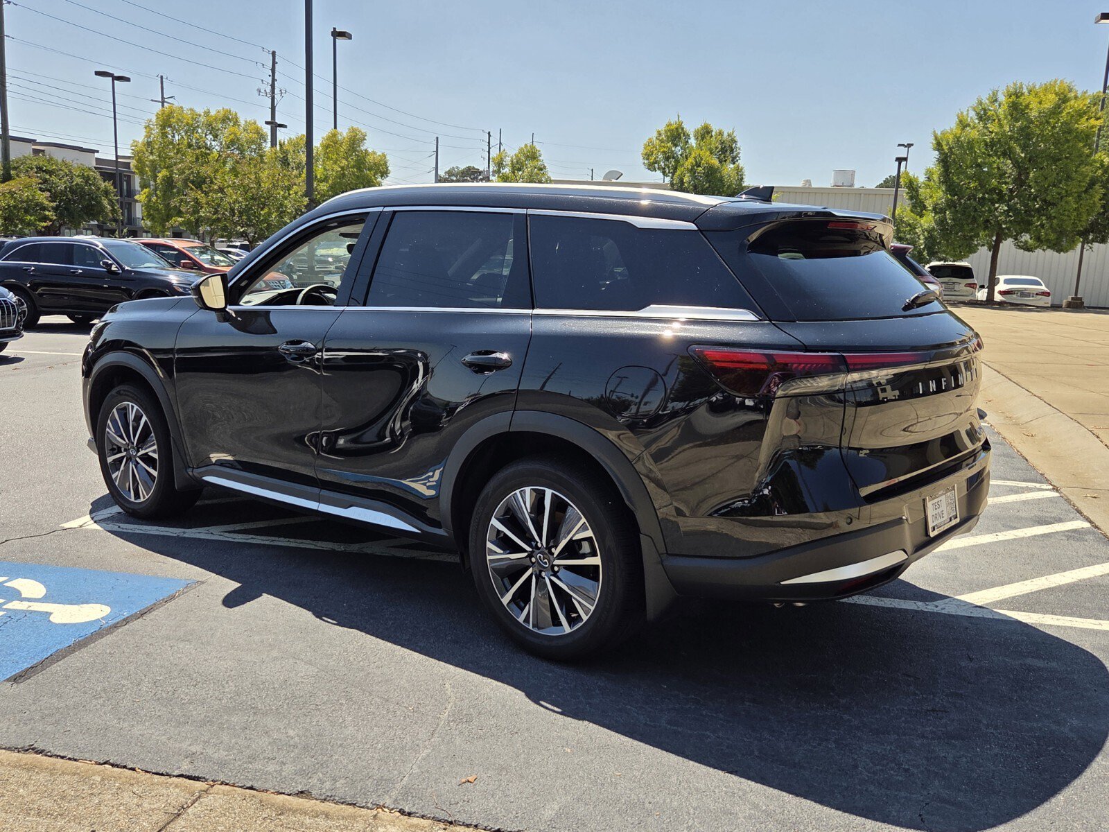 Used 2026 INFINITI QX60 Luxe w/ Cargo Package FWD image 8