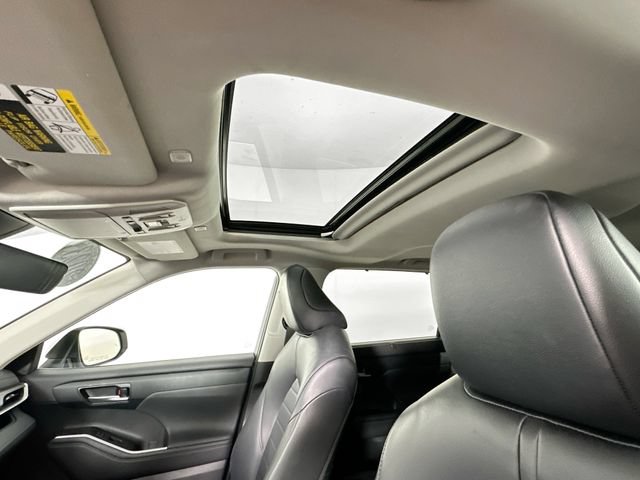 Used 2023 Toyota Highlander XLE AWD/4WD image 18