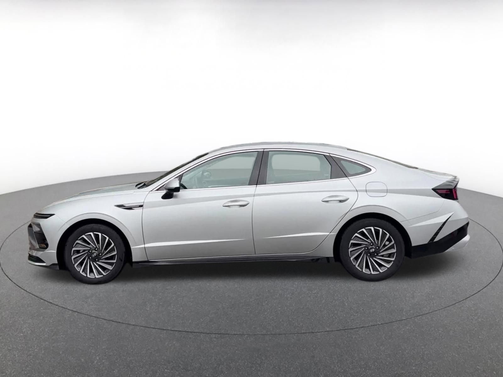 Used 2025 Hyundai Sonata SEL FWD image 9
