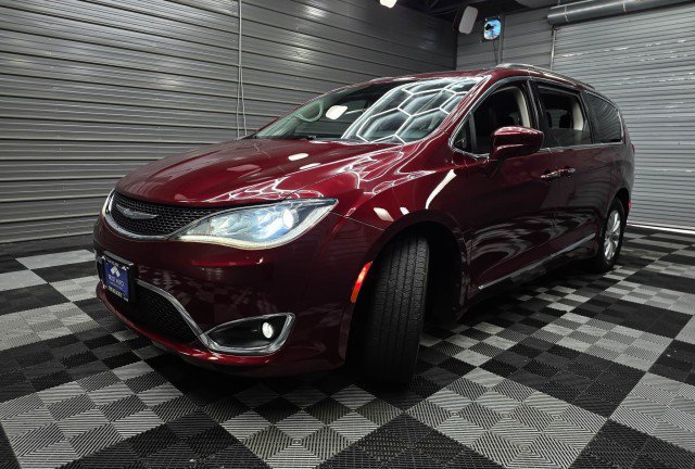 Used 2017 Chrysler Pacifica Touring-L FWD image 41