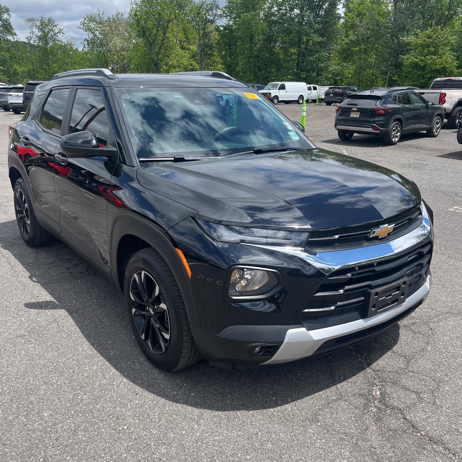 Used 2023 Chevrolet TrailBlazer LT FWD image 1