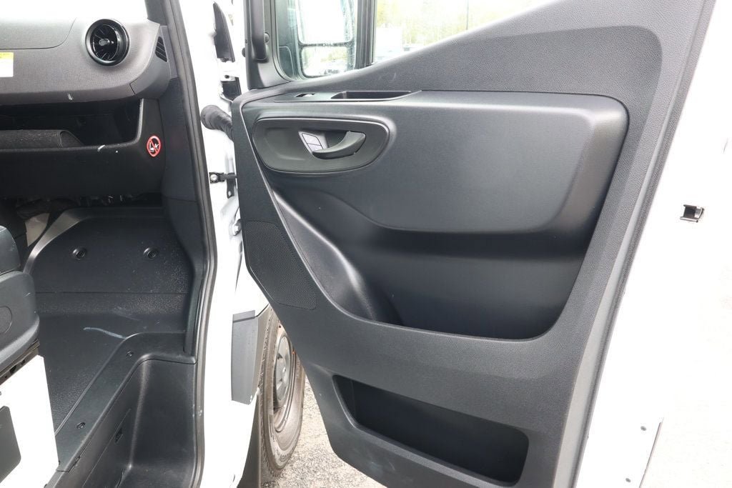 Used 2025 Mercedes-Benz Sprinter 2500 image 29
