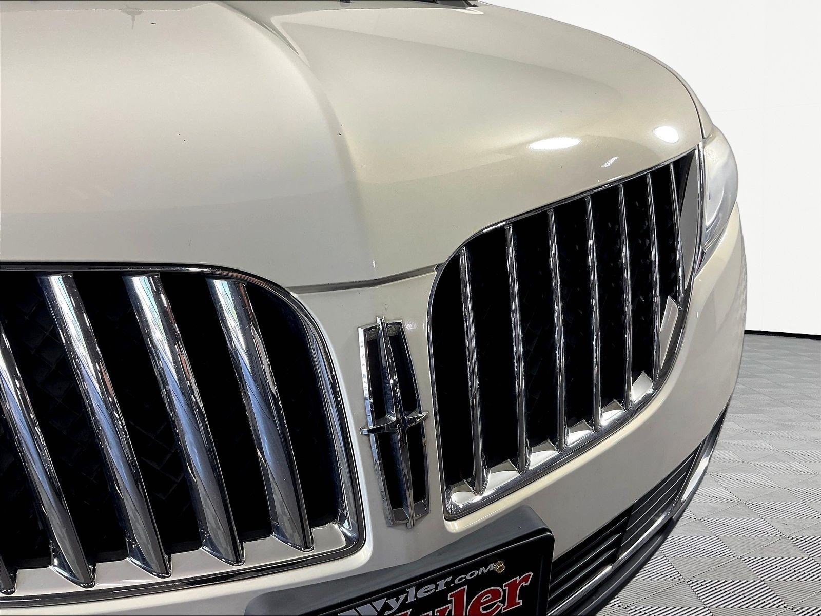Used 2013 Lincoln MKX FWD image 32