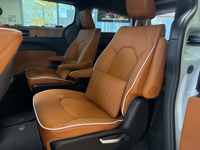 New 2026 Chrysler Pacifica Pinnacle image 18